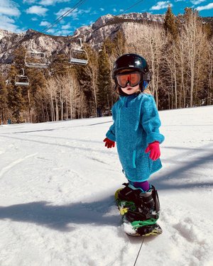 Mama took a job at Lee Canyon this winter and I was lucky enough to be able to get to take her to work with me last week! She got on a snowboard, bent her knees and grabbed her little boot straps without me even telling her. She even got to go back up the lift! I am so so proud of my adventurous little Bee Girl. 🐝💛
.
.
.
.
.
.
.
.
#adleybee 
#pixel_kids 
#childhoodunplugged
#littlefierceones
#letthembelittle 
#littleandbrave 
#childhoodadventures 
#thehappynow 
#girlswhoshred
#lookslikefilmkids
#thatsdarling 
#littlepiecesofchildhood 
#snowboardinglife 
#simplychildren 
#runwildmychild 
#peacefulparenting 
#our_everyday_moments
#magicofmotherhood
#theheartcaptured 
#wildernessculture 
#heystoryteller
#everydaychildhood 
#cameramama 
#magicofchildhood
#leecanyon 
#explorenevada