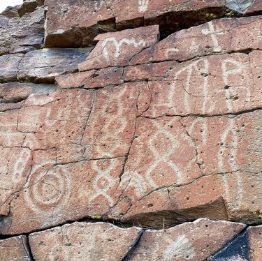 Sparks, NV Petroglyphs, Enjoyed a nice little hike to check these out. #petroglyphs #nevadapetroglyphs #hikingnevada #northernnevada #explorenevada #hikingadventures #nevadadesert