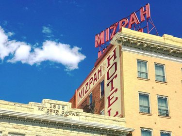 Tonopah, Nevada — The historic Mizpah Hotel, 1907.

The Clown Motel has become well-known in Instagram circles. I forgot until I drove by with it on my left, and I didn’t stop for photos there!

🚙.🛣.🚚.🏨 
🚗.🛣.🚛.🏨
🚙.🛣.🚚.🏨
🚗.🛣.🚛.🏨
🚙.🛣.🚚.🏨
🚗.🛣.🚛.🏨

(July 26, 2020)

#GreatAmericanWestRoadTrip #roadtrip #US95 #miningtown #Tonopah #TonopahNV #Mizpah #MizpahHotel #HotelMizpah #hotel #hotels #HistoricHotelsofAmerica #historichotels #ironwork #everything_signage #signgeeks #signs #Nevada #hôtel #TonopahNevada