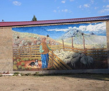 This Basque mural depicts James “Toutoun” Ithurralde. He was a native of the Basque Country and immigrated from Lasse,,France, as a 19 year-old. He first worked for several sheep outfits before purchasing two bands of sheep for his own grazing them around the hills of Eureka. He raised his family here. The mural was created by Antone DAmele, who based it off of an old photograph. With the help of local artists Abby Sweet and Adeline Callaghan, the mural was completed summer of 2018.
•
•
•

#Eureka #Nevada #TravelNevada #Travel #Explore #Mining #OldMiningTown #neverstopexploring #EurekaOperaHouse #NevadaMusic #EurekaSentinelMuseum #PonyExpressTrail
