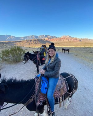 desert sunset ride 🏜🐴🌵
.
.
.
.
.
.
.
.
.

 shout out to @ctr_las_vegas @cowboy_trail_rides #cowboytrailrideslv #cowboytrailrides #horses #horsebackriding #horseback #travellasvegas #travelnevada #sunset #cowboy #mountains #redrock #redrockcanyon #lasvegas