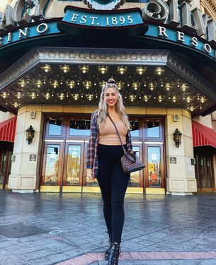Hello from Reno, Nevada! Known as the “Biggest Little City” in the world!🏙 #BreezyTravels

Though Reno has a small population, it has “big city” vibes because of the many microbreweries, restaurants and of course casinos.🎲🌆💸

I had the opportunity to partner with therowreno again this weekend and enjoyed lots of food and drinks, some time at the spa and played games at Midway at circuscircus. Definitely felt like a little kid again😂🍭🎡 #TheRowReno #Partner #CircusReno 
 .
.
.
.
.
#TravelNevada #RenoNevada #ExploreNevada #RenoTahoe #RenoNV #BiggestLittleCity #RenoIsRad #ItsARenoThing #NevadaLife #nashvilleblogger #nashvillebloggers #traveltraveltravel #travellingtheworld #travelgrammer #travelinstagram #travelinsta #travelbloggerlife