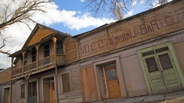 The ghost town of Paradise Valley is a photographer's dream. Just 50 miles north of present-day Winnemucca lies this stunning, panoramic valley filled with unique, ghost-towny buildings.
.
.
.
.
.
.
.
.
.
#DFMI #TravelNevada #NVGhostTown #NVAdventure #NV #GhostTown #NVRoadTrip #RoadTripSeason