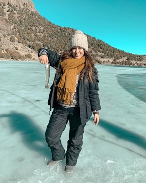 Those were some slippery suckers! Be sure to swipe through to get a good laugh 😂.... I still look cute tho 💁🏽‍♀️
#fail #lovingmyself #todayslaugh #outdoormamas #fishingpics #icefishing #getoutdoors #womenwhoexplore