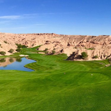 The famous 12th hole at Wolf Creek!! This downhill Par 5 is significantly down hill and the water on the left forces many that play here to miss water to the right in the unforgiving desert!! This place makes you feel like you’re playing golf on the moon, only hotter!!!
•
•
•
•
•
•
•
•
#golf #golfer #golfing #golflife #golfislife #golfcourse #nevada #nevadagolf #visitnevada #lasvegas #lasvegasgolf #mesquite #golfmesquite #desert #desertgolf #desertoasis #wolfcreek #wolfcreekgolfclub