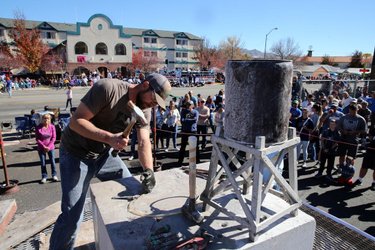 Only 2 more days until Nevada Day takes over downtown Carson City! Balloon launches, a massive parade, a powwow, beard contest and rock drilling are just some of the things you can watch (besides the people). 😉 🧔 ⚒️