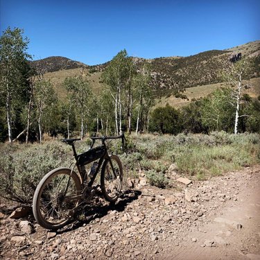 When you look at this picture I hope you can smell the mountains and feel the cool breeze on your skin. #rideelynv #mountainlife #mountaintown #getoutside #greatoutdoors #gravelgrinder #gravelbike #howtonevada  #explore #adventure #bikes #photooftheday diamondbackbike