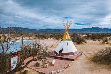 Nothing says social distancing like staying in a tipi deep in the desert 🌵. Located in Nevada's Mojave Desert, sandyvalleyranchnv is a Wild West haven that brings out the cowboy (or girl) in all guests. Explore the wide-open spaces and learn more about our Ranch getaways. Link in bio.
 
#ranchhouse #ranchers #ranchliving #ranchlifestyle #ranchwork #justranchin #ranchvacation #guestranch #rancher #ranching #mojavedesert #nevada #nevadadesert #sandyvalleyranch #findyouryonder