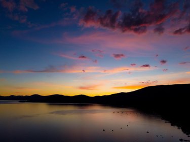 These sunset views from Incline Village are unreal. Keep them coming Lake Tahoe! 

#laketahoe #tahoe #Tahoelife #Truckee #sierranevada #Nevada #travelnevada #California #californiacaptures #sunset #inclinevillage #visitlaketahoe