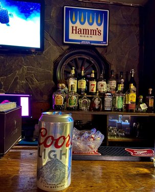 First dive bar of the trip was in Dyer, Nevada.  Boonies is must stop if you are ever central Nevada. We had a few cheese burgers 🍔 and downed some cold Coors Light. I even tried my luck at the true romance game as usual no luck 😂  #divebarandhotspringstour #nevada #divebar #divebarnevada #bar #coorslight #trueromance #roadtrip #goodtimes #circle_l_overlandroadtrip #circle_l_overland #adventure #lifeofadventure #howtonevada #centralnevada #dyernevada #explore #fridaynight