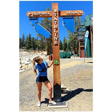 Stateline from the top of Heavenly 🌲 Ca ➡️ Nv 
.
.
.
.
#StateLine #California #Nevada #LakeTahoe #Heavenly #HeavenlySkiResort #HeavenlyMountain #SouthLakeTahoe #Tahoe #LindseyAtThePark #FindMeAtThePark #USForestService #ElDoradoNationalForest #Explorifornia #NorthernCalifornia #VisitNevada #ExploreNevada