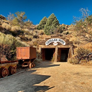 #RenoTahoe History ⛏ In 1859, placer miners and prospectors in the western Great Basin made two amazing strikes of gold and silver ore near @virginiacity. The Comstock Lode, as people soon called the ore body, resulted in what would today be billions of dollars in riches.💰