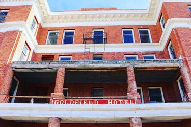 Next day was spent in goldfield. We like to walk around the town and take pictures. The last two pictures were courtesy of justmejeri taking care of the original piano and dinner menu from the Goldfield Hotel! My mom wants the menu😂😄 So amazing to look at some Nevada history again! #goldfieldnevada #homemeansnevada #travelnevada #goldfieldhotel #nevadahistory