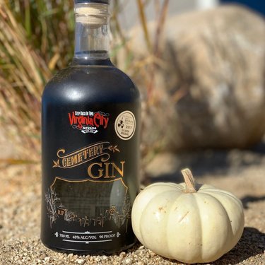Goodbye pumpkin-spiced cocktails, hello cranberry ginger gin season! 🎄 It's the time of year to embrace gin's Christmas-tree side. Pick up a bottle of Cemetery Gin when you visit Virginia City during this month's Christmas on the Comstock.