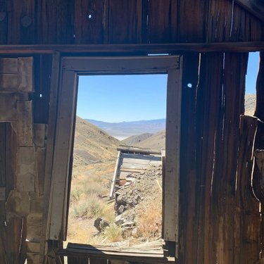 Old cabins and views for days. I love exploring old mining ⛏ locations. #nevada #nevadamines #oldcabindiscoveries #oldminingtown #mines #cabins #viewsfordays #history #nevadahistory #landcruiser #landcruiser100 #100series #100serieslandcruiser #toyota #toyotausa #toyotalandcruiser #overland #overlandbound  #outfitandexplore #adventureawaits #adventuretime #adventurelife #circle_l_overland #circle_l_overlandroadtrip #bfg #highmileagetoyota #outfitandexplore