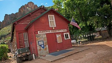 If you're looking for your next backcountry adventure while also searching a one-of-a-kind #NVGhostTown look no further than Jarbidge.
•••
This tiny town is just about as far north in Nevada as you can get without crossing into Idaho, and comes with quite the colorful history to boot. Jarbidge prides itself on being the last legit gold rush of the American West after gold was discovered in this breathtakingly beautiful, modern-day wilderness area in 1909.
•••
When visiting Jarbidge, make time to wander down Main Street, where you can check out old miner’s stables and huts, Pioneer Park, and even former brothels.
.
.
.
.
.
.
.
.
.
#DFMI #TravelNevada #NVAdventure #CowboyCountry #NV #Nevada #VisitTheUSA #NVRoadTrip