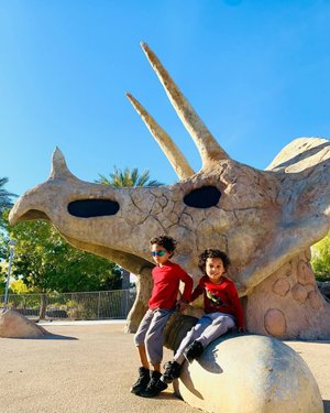 My dinosaurs loving minis had a great time playing, learning, and exploring today. They called this place Jurassic Park... If we experience life through the eyes of a child, everything would be magical and extraordinary. Let your curiosity, adventure, and wonder of life never end.🦖🦕
#mamaandminisadventures 
#parkplay 
#outdoorplayground 
#vegaslifebaby
#tinybigadventure 
#tinybigadventures