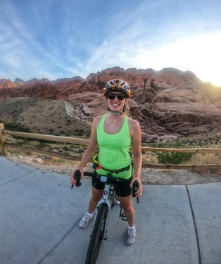 I was going to say something along the lines of “don’t worry, this isn’t going to become a biking account,” but honestly biking is just so freaking fun AND takes you to some pretty insane places soooo just let me have my fun until I can finally start backpacking again (still looking at you, 5.8 earthquake 😑). Toured Red Rock by bike for the first time this weekend and it was such a cool and new way to see a park that I know so well! (unfortunately ride was almost ruined by strava losing my ride stats, but don’t worry, all was well after a manual entry and a short stack of pancakes at ihop) 🌵