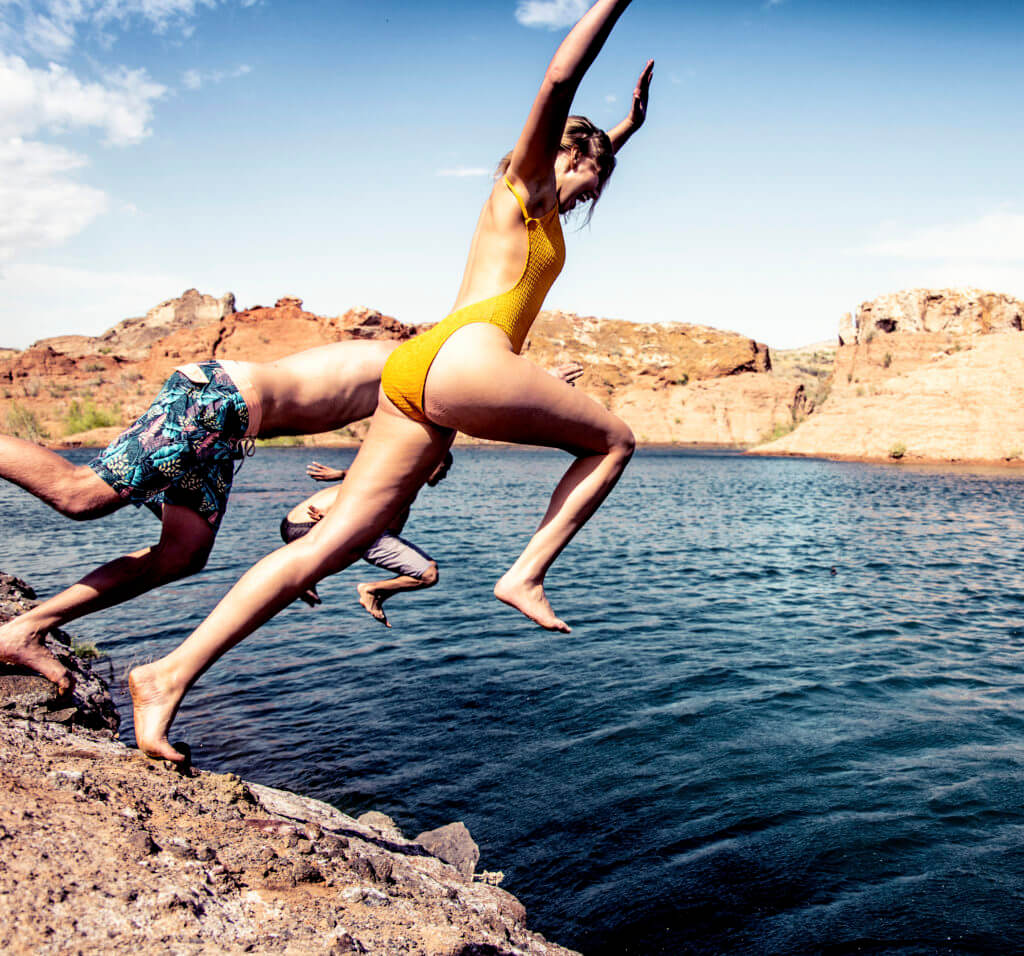 people jumping into lake mead