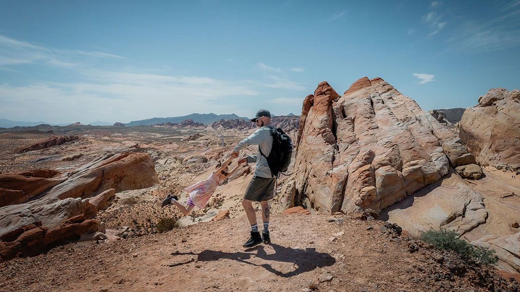valley of fire family hiking